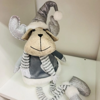 ZIMNÍ DEKORACE TEXTILNÍ FIGURKA SEDÍCÍHO SOBA