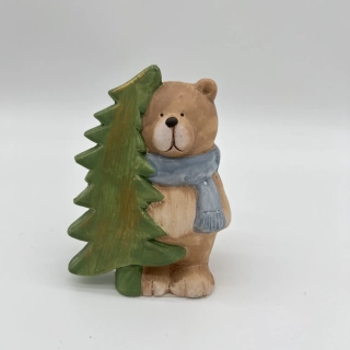 ZIMNÍ DEKORACE FIGURKA MEDVÍDKA SE STROMEČKEM MENŠÍ