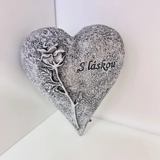 DEKORACE SMUTEČNÍ SRDCE S NÁPISEM - S LÁSKOU