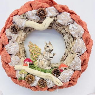 DEKORACE VĚNEC NA DVEŘE S FIGURKOU