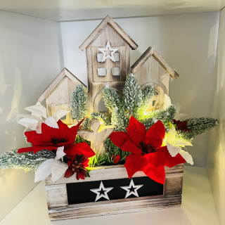 ZIMNÍ DEKORACE TRUHLÍK ZDOBENÝ UMĚLÝMI KVĚTY S OSVĚTLENÍM 