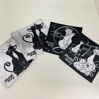 DÁRKOVÉ BALENÍ ČTYŘ LÁTKOVÝCH PODTÁCKU MOTIV KOČIČEK 