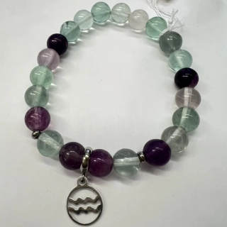 NÁRAMEK Z MINERÁLU FLUORIT PRO ZNAMENÍ ZVĚROKRUHU VODNÁŘ 