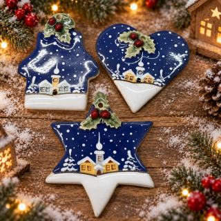 🌟 Keramické ozdoby k zavěšení – zimní motiv (stromek, srdce, hvězda)