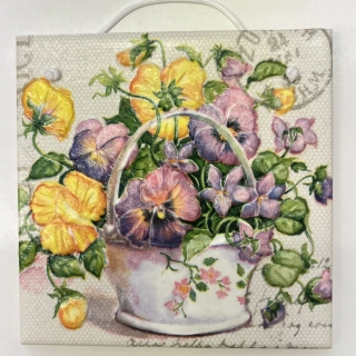 🌸 Zdobená keramická dlaždice – Květinová romantika 🌿